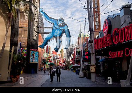 riesigen Gorilla und die Bubba Gump Shrimp Co an City Walk, Universal Studios Hollywood, Universal City, USA Stockfoto