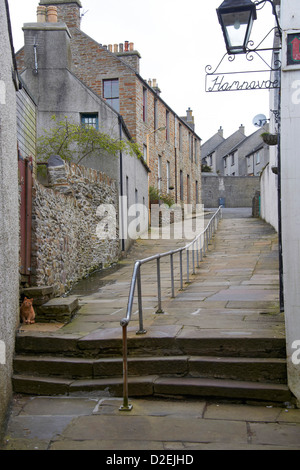 Stromness, Orkney, Norden Schottlands. Eines der vielen Gassen aufsteigen von der alten Hauptstraße. Stockfoto