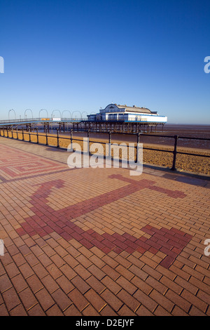 Cleethorpes Pier, North East Lincolnshire, England, UK. 9. Januar 2013. Die Seebrücke und promenade Stockfoto