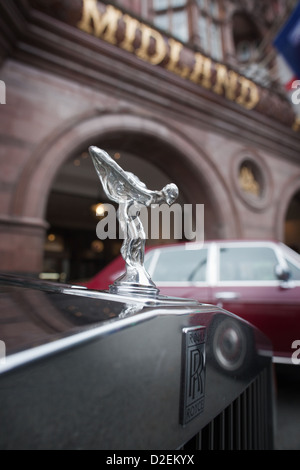 Rolls-Royce Auto vor Manchester Midland Hotel Geburtsort des Unternehmens Stockfoto