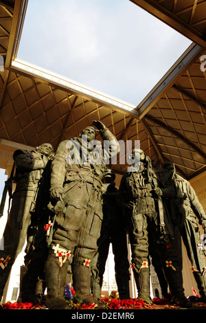 Die raf Bomber Command Memorial, am westlichen Ende des Parks erwartet wurde er von Ihrer Majestät Königin Elizabeth II. vorgestellt. Stockfoto