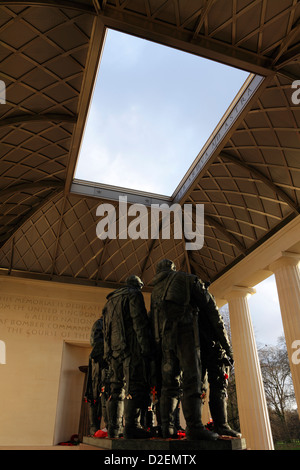 Das RAF Bomber Command Denkmal befindet sich am westlichen Ende des Green Park es von ihrer Majestät Königin Elizabeth II enthüllt wurde. Stockfoto