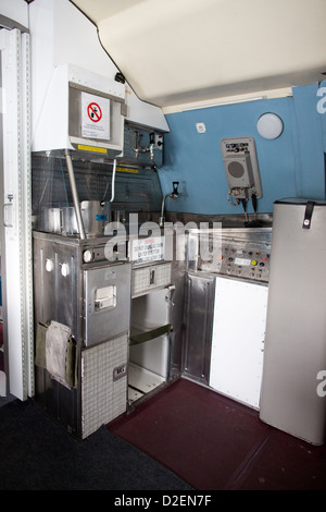 Manchester Airport Aviation Viewing Park Nimrod öffentlich zur Schau, als Jet2 Flugzeug nimmt in den Himmel Stockfoto