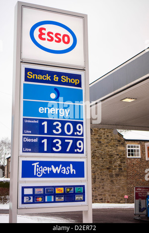 Eine Esso-Tankstelle-Zeichen. Stockfoto