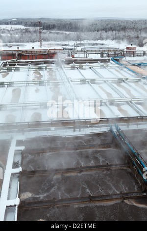 Verdunstung von Stauseen mit Abwasser in der Fabrik Stockfoto