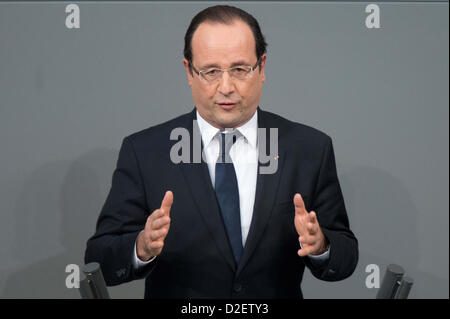 Der französische Präsident Francois Hollande spricht im Deutschen Bundestag in Berlin, Deutschland, 22. Januar 2013. Feierlichkeiten statt zum 50. Jubiläum der Unterzeichnung des Elysée-Vertrags am 22. Januar 1963. Foto: Maurizio Gambarini Stockfoto