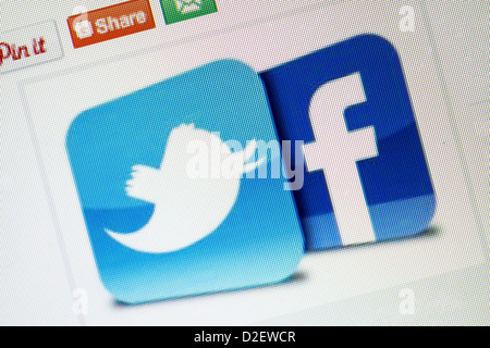 Social-Media-Logos, Twitter und Facebook hautnah. Stockfoto