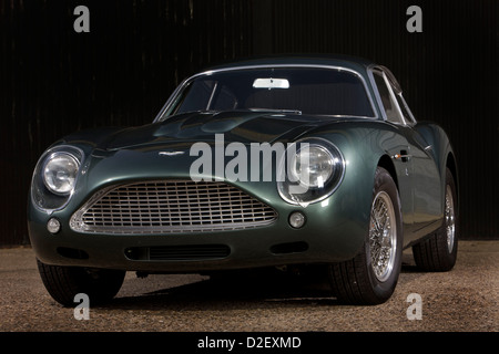 Dunkel grün Aston Martin DB4-Sportwagen Stockfoto