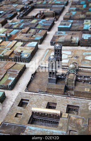 Modell von Puebla Kathedrale auf dem Zocalo zeigt Layout der Stadt Puebla - Mexiko Stockfoto