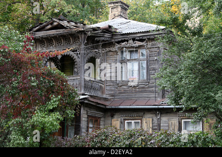 Einzigartige verzierten Holzhaus in der Uzupis Bezirk Vilnius Stockfoto