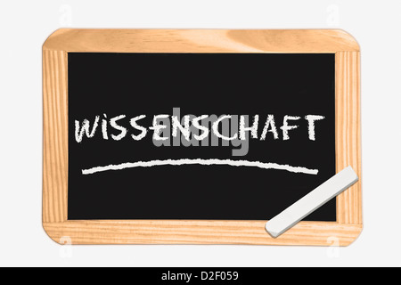 Detail-Foto von einer Tafel mit deutscher Inschrift Wissenschaften, weiße Kreide liegt in einer Ecke Stockfoto