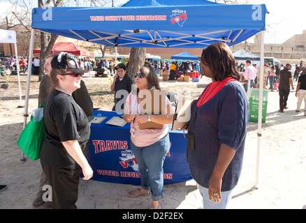 Outdoor-MLK-Festival in Texas beinhaltet Essen, Tanz und Information Stände Stockfoto