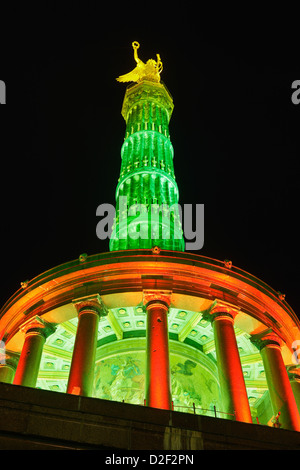 Berlin, Deutschland, beleuchtet bunt Siegessaeule während des Festival of Lights Stockfoto