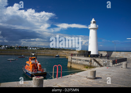 Donaghadee Hafen, Leuchtturm und RNLI retten Boot, County Down Northern Ireland Stockfoto