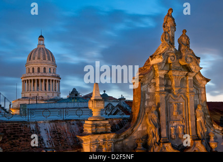 Dächer von dem Gran Teatro De La Habana & Capitolio Building, Centro Habana, Havana, Kuba Stockfoto