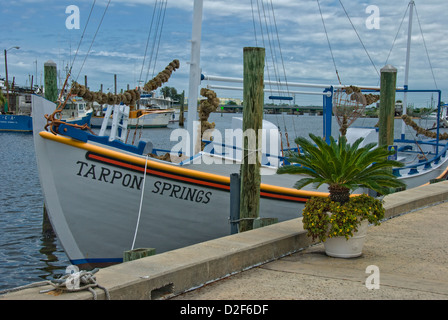 Schwamm-Boot angedockt in Tarpon Springs, Florida Stockfoto