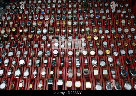 Hong Kong, China, wie mit kopiert-Uhren in den Straßen von Sham Shui Po Stockfoto