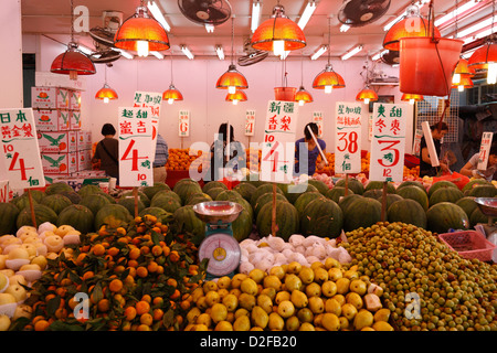 Hong Kong, China, Obst und Gemuesestand in Sham Shui Po Stockfoto