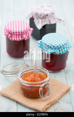 Hausgemachte Marmeladen, Konfitüren, Gelees und Marmeladen. Stockfoto