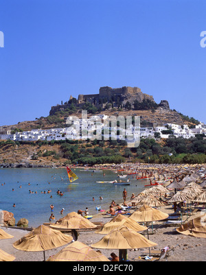 Hauptstrand in Lindos, Ródos (Rhodes), die Dodekanes, Süd Ägäis, Griechenland Stockfoto