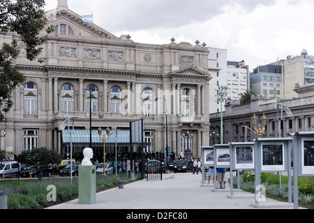 Teatro Colón (Kolumbus-Theater) und eine Ausstellung mit seinen historischen Fotografien. Buenos Aires, Argentinien. Stockfoto