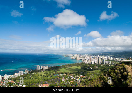 Herrlichem Blick auf Honolulu von Diamond Head Crater Park Stockfoto