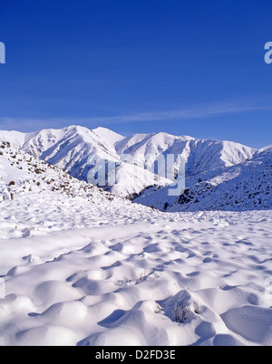 Verschneite Berglandschaft in der Nähe von Mount Hutt Skigebiet, Südalpen, Region Canterbury, Neuseeland Stockfoto