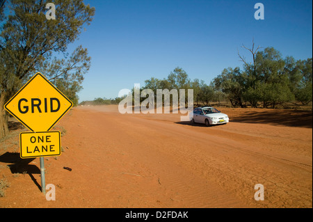 Australien, Outback New South Wales, staubigen Ivanhoe Menindee Straße im zentralen Westen Stockfoto