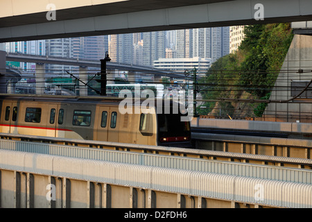Hong Kong, China, und Bahnbruecken Strassenbruecken aus bei Lai King Stockfoto