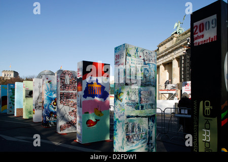 Berlin, Deutschland, Dominosteine als Symbol für die Berliner Mauer Stockfoto