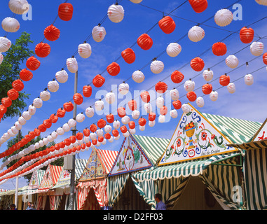 Bunte Caseta Zelte auf der Feria de Abril de Sevilla (Sevilla April Fair), Sevilla, Provinz Sevilla, Andalusien, Spanien Stockfoto