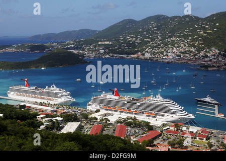 Carnival Liberty & Carnival Breeze gesehen von Paradise Point, Charlotte Amalie, St. Thomas, Amerikanische Jungferninseln, Karibik Stockfoto