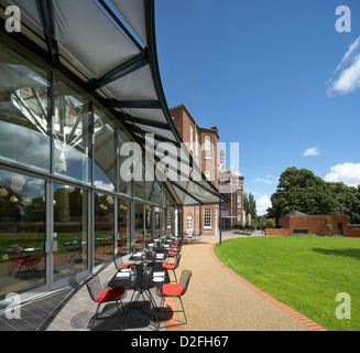 Magdalen Kapitelsaal, Exeter, Vereinigtes Königreich. Architekt: Feilden Clegg Bradley Studios LLP, 2012. Perspektive der kontrastierenden f Stockfoto