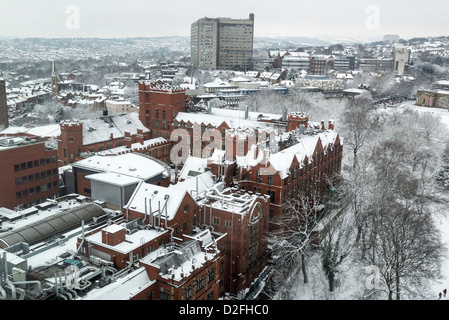 Luftaufnahmen über der Stadt von Sheffield, South Yorkshire England nach starkem Schneefall im Januar 2013 Stockfoto