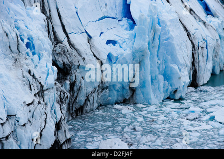 Gletschereis am Fuß der Perito Moreno Gletscher, Nationalpark Los Glaciares, Patagonien, Argentinien Stockfoto