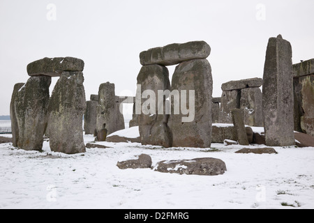 Stonehenge im Schnee, Wiltshire, England, Großbritannien Stockfoto