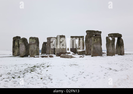 Stonehenge im Schnee, Wiltshire, England, Großbritannien Stockfoto