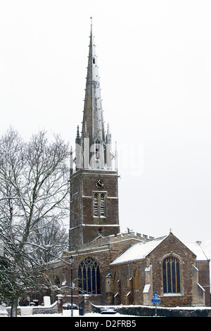 St. Peter und Paul Kirche im Schnee an der König Sutton in England Stockfoto