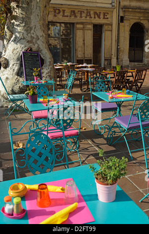 Café-Terrasse im Panier Bezirk, Marseille, Frankreich Stockfoto