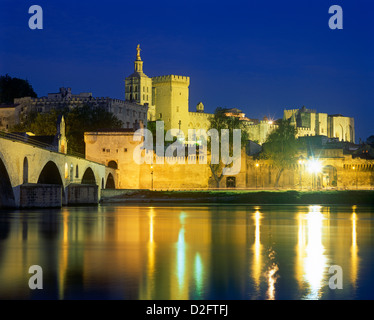 Avignon in der Abenddämmerung, Provence, Frankreich Stockfoto