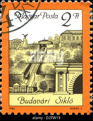 Ungarn - CIRCA 1986: Eine Briefmarke gedruckt in Ungarn zeigt Standseilbahn Budapest - Budavari Siklo, ca. 1986 Stockfoto