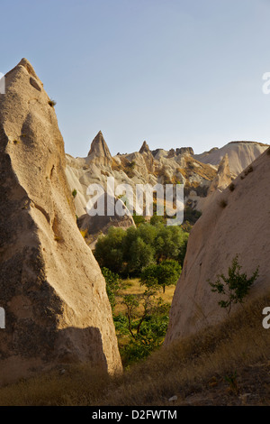 Feenkamine rock Formation Landschaft in der Nähe von Göreme, Kappadokien, Türkei Stockfoto