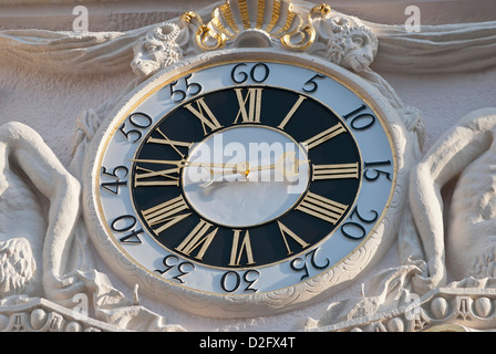 Uhr des alten Rathauses im Zentrum von Bonn, Deutschland Stockfoto