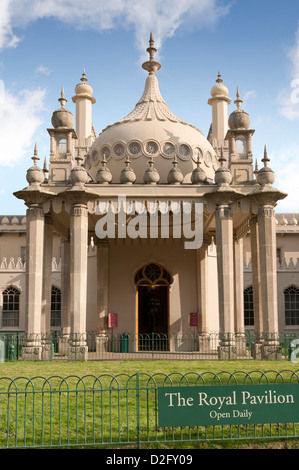 Vorderseite des historischen alten Royal Pavilion in Brighton, West Sussex, England, UK Stockfoto