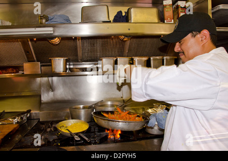 Kalifornien, Napa Valley Wine Train. Vintage Triebwagen in der Küche gourmet Mahlzeiten für Touristen jeden Tag zubereitet werden. Stockfoto