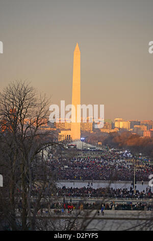 Washington DC, USA. 21. Januar 2013. Washington Monument aus dem US Capitol am Montag, den 21. Januar 2013..Credit: Ron Sachs / CNP / Alamy Live News Stockfoto