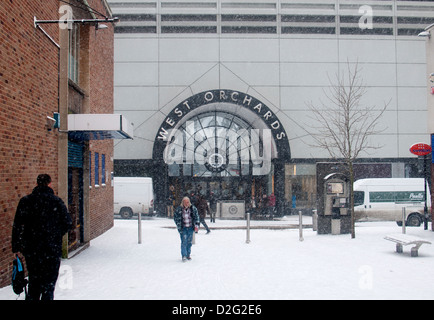 Einkaufszentrum West Orchards Schneewetter, Coventry, UK Stockfoto