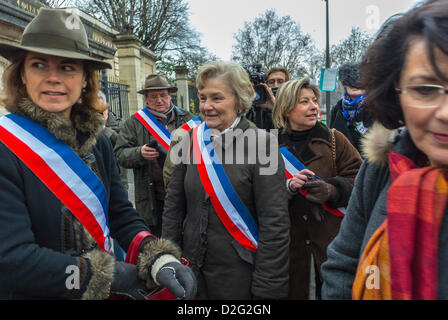 Paris, Frankreich. Französische Abgeordnete marschieren gegen das homosexuelle Ehegesetz, von der Nationalversammlung zum Präsidentenpalast. Französische Regierung, 2013, weibliche Politiker Stockfoto