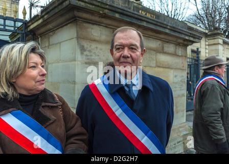 Paris, Frankreich, Politik, Französische Abgeordnete marschieren gegen das Gesetz der Ehe mit Homosexuellen, von der Nationalversammlung bis zum Präsidentenpalast, um einen Brief an Präsident Hol-lande, Patrick Ollier, Stockfoto