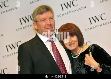 Genf, Schweiz. 22. Januar 2013. Ross Brawn und Frau besucht bei IWC Race Night Dinner in Geneva.The Swiss watch Manufactur feierte seine neue Ingenieur-Kollektion sowie die Partnershipwith der Mercedes AMG Petronas Formula One Team. Foto: Frank Mai / picture Alliance / Alamy Live News Stockfoto